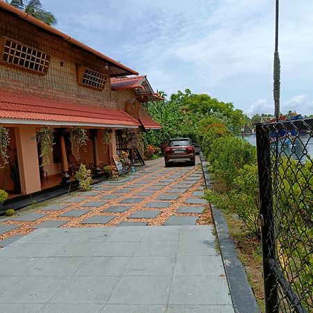 Panmana Canalview Private Cottage Azhikkal Ayiram Thengu מראה חיצוני תמונה