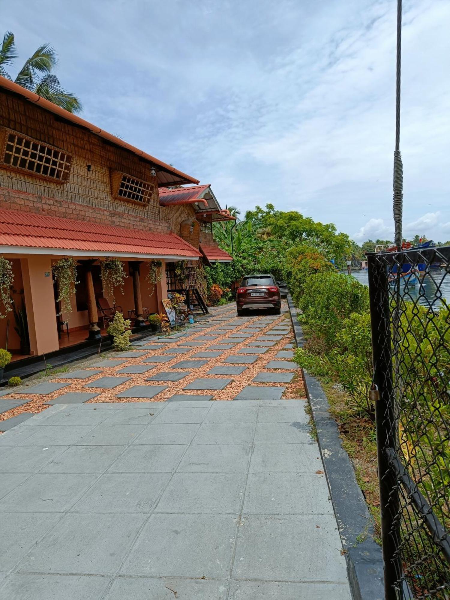 Panmana Canalview Private Cottage Azhikkal Ayiram Thengu מראה חיצוני תמונה
